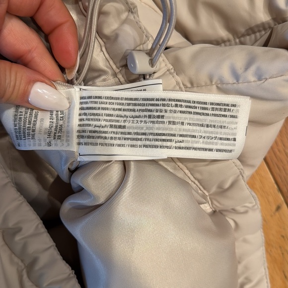 Abercrombie and Fitch | cream puffer vest | Men’s size Medium - Picture 4 of 7